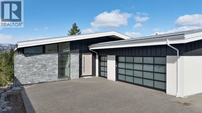 866 Predator Ridge Drive, Vernon, British Columbia V1H1G4