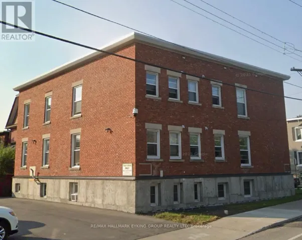 3 - 135 CONCORD STREET S, Ottawa, Ontario K1S0Z3
