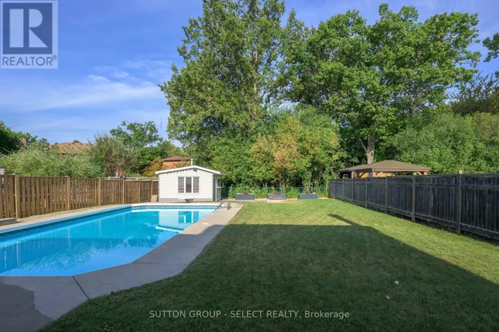 983 COUNTRY CLUB CRESCENT, London South (South Q), Ontario N6C5R6