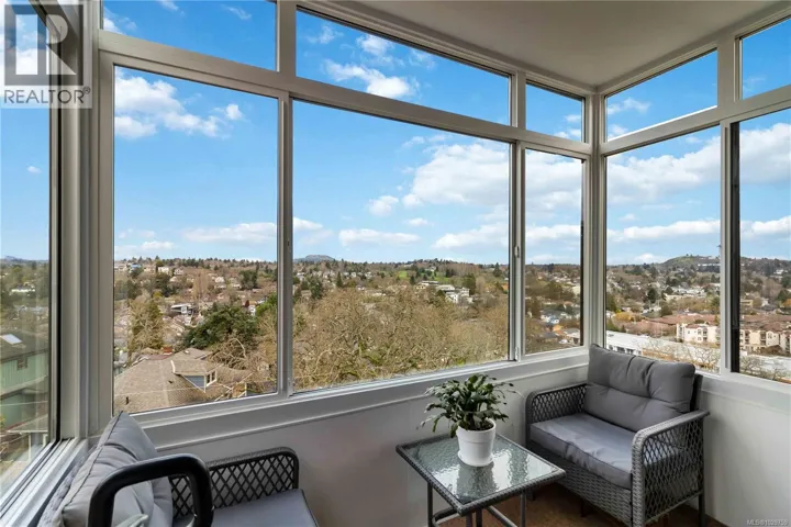 501 2920 Cook St, Victoria, British Columbia V8T3S7