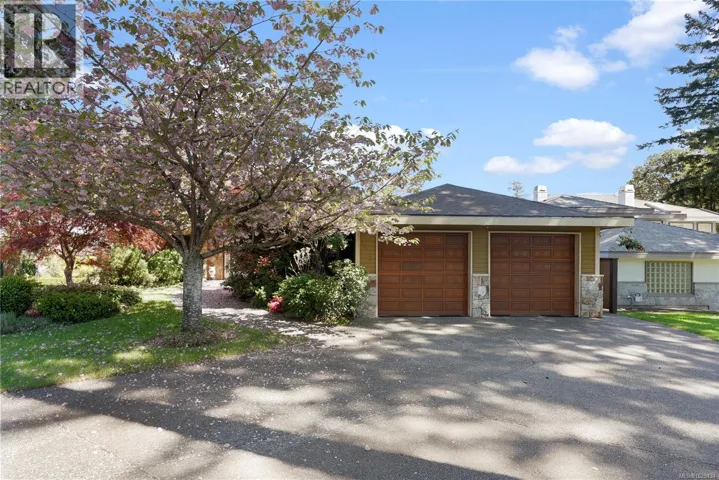 4405 Moonlight Lane, Saanich, British Columbia V8N6K7