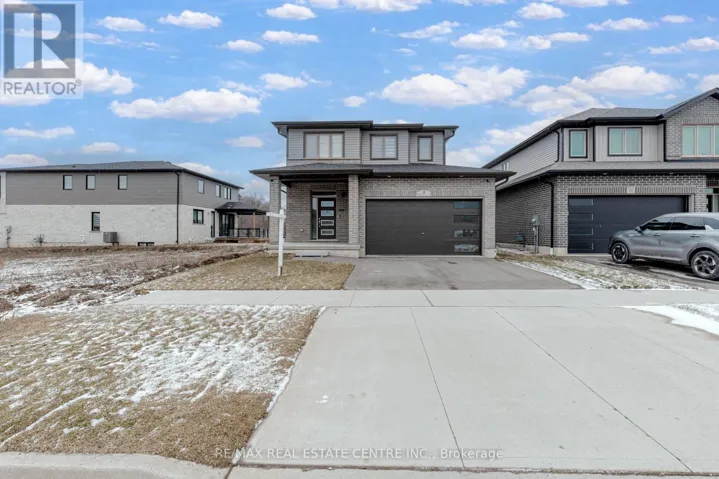 8 MOON CRESCENT, Cambridge, Ontario N1S0C4