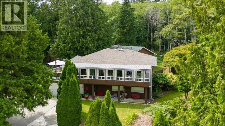 7781 HART ROAD, Halfmoon Bay, British Columbia V7Z1A2
