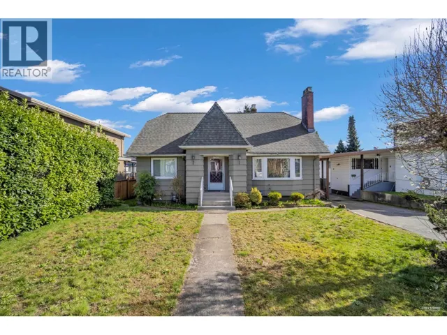 7758 15TH AVENUE, Burnaby, British Columbia V3N1W5