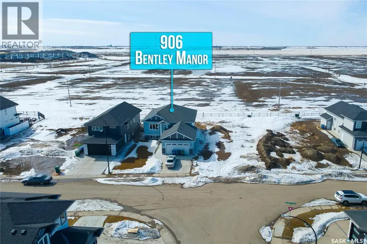 906 Bentley MANOR, Saskatoon, Saskatchewan S7L6P4