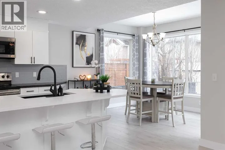 86 Cougarstone Court SW, Calgary, Alberta T3H5R3