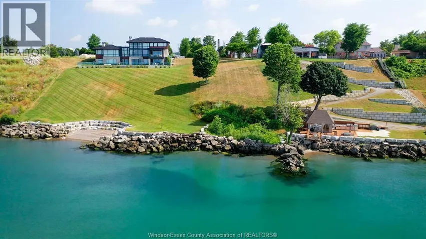 366 SEACLIFF DRIVE West, Leamington, Ontario N8H4E1