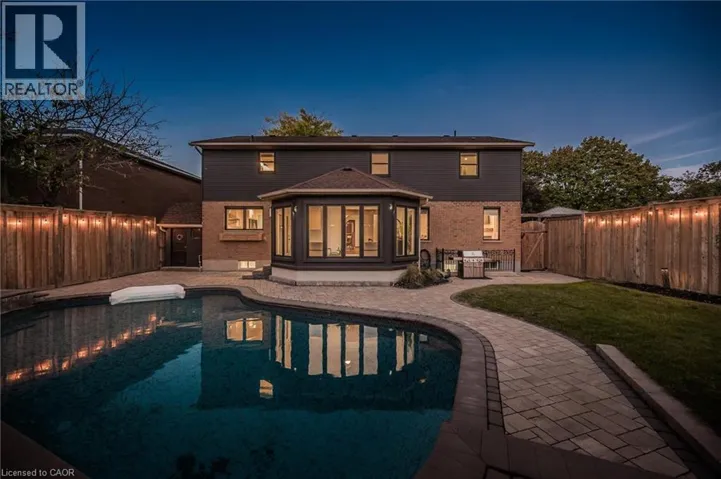 601 SANDRINGHAM Drive, Waterloo, Ontario N2K3L5