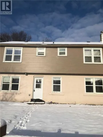 4 - 15 JOHN STREET, Halton Hills (Georgetown), Ontario L7G2J6