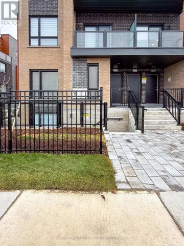 12 - 16 LYTHAM GREEN CIRCLE, Newmarket (Glenway Estates), Ontario L3Y0H4