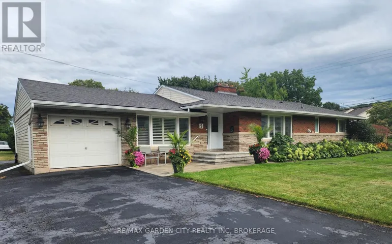 2 LYNNWOOD AVENUE, Grimsby (Grimsby East), Ontario L3M2X6