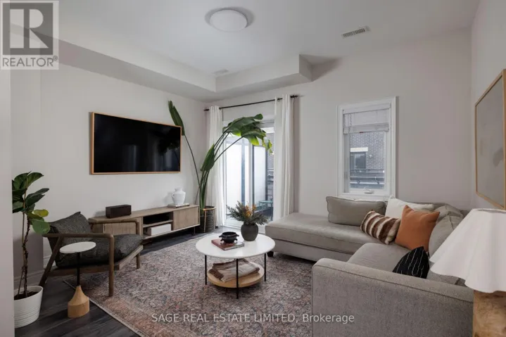 427 ROYAL YORK ROAD, Toronto (Mimico), Ontario M8Y2R8