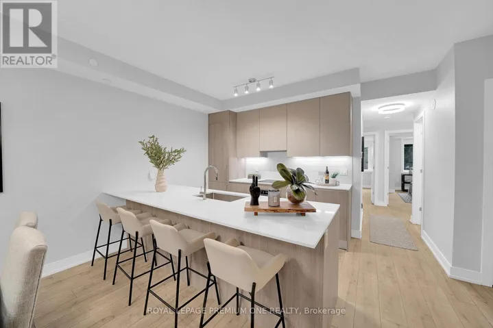 13 - 66 LONG BRANCH AVENUE, Toronto (Long Branch), Ontario M8W3J4