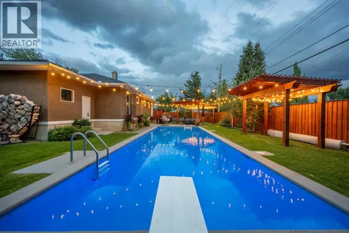 15 Wilshire Place SW, Calgary, Alberta T3C3B9