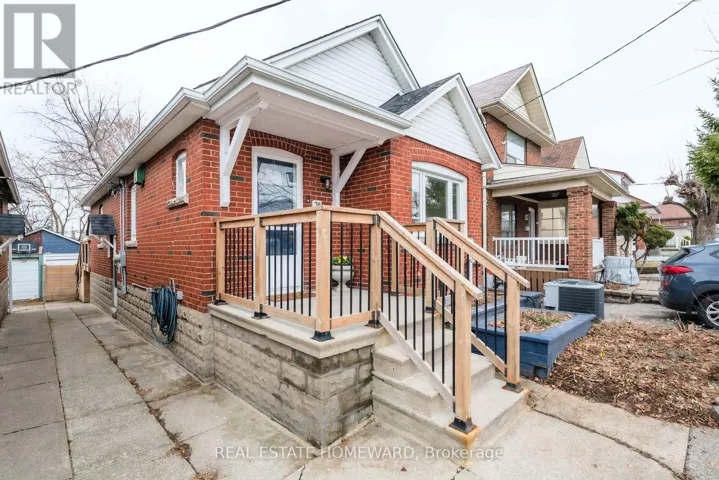 30 RONALD AVENUE, Toronto (Briar Hill-Belgravia), Ontario M6E4M6