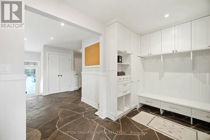 133 MINEOLA ROAD E, Mississauga (Mineola), Ontario L5G2E7