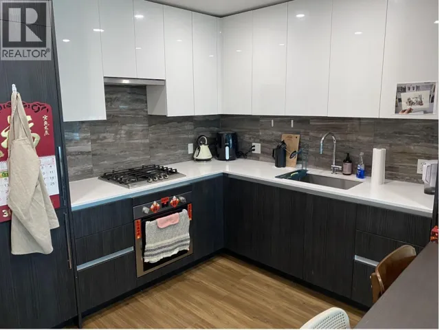 1888 GILMORE AVENUE, Burnaby, British Columbia V5C4T4