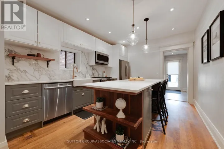 1031 ST CLARENS AVENUE, Toronto (Corso Italia-Davenport), Ontario M6H3X8