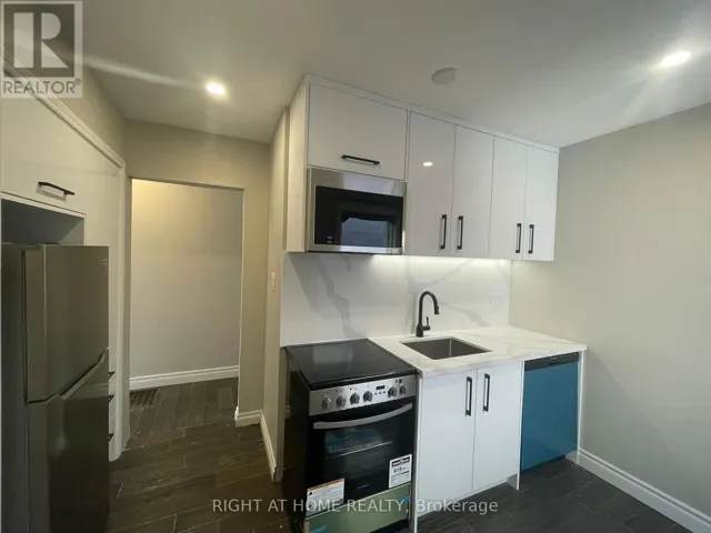 101 - 495 SALEM AVENUE N, Toronto (Dovercourt-Wallace Emerson-Junction), Ontario M6H3C9