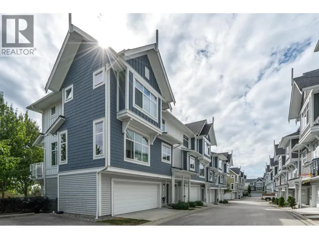 602 11295 PAZARENA PLACE, Maple Ridge, British Columbia V2X4K9