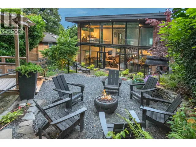 1777 DEEP COVE ROAD, North Vancouver, British Columbia V7G1S4