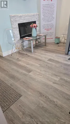 5 - 1 QUEENSGATE BOULEVARD, Caledon (Bolton East), Ontario L7E2X7