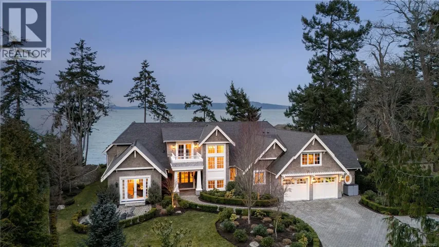 2616 Queenswood Lane, Saanich, British Columbia V8N1X5