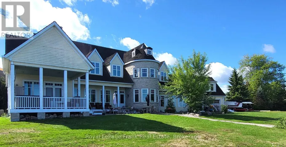 136 LAKE DRIVE E, Georgina (Historic Lakeshore Communities), Ontario L4P3E9