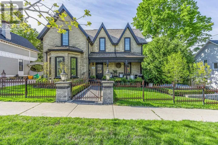 11 CATHERINE AVENUE, Aurora (Aurora Village), Ontario L4G1K4