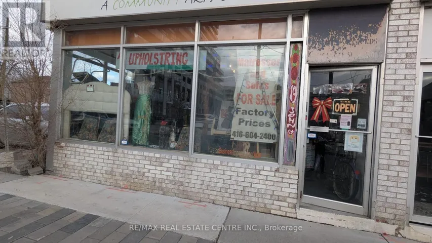 19 JOHN STREET, Toronto (Weston), Ontario M9N1J2