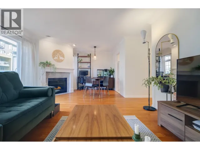 301 1868 E 11TH AVENUE, Vancouver, British Columbia V5N1Z1
