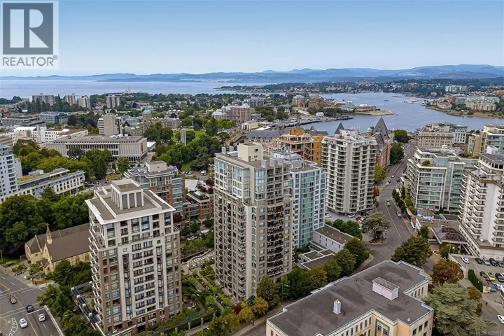 604 751 Fairfield Rd, Victoria, British Columbia V8W4A4