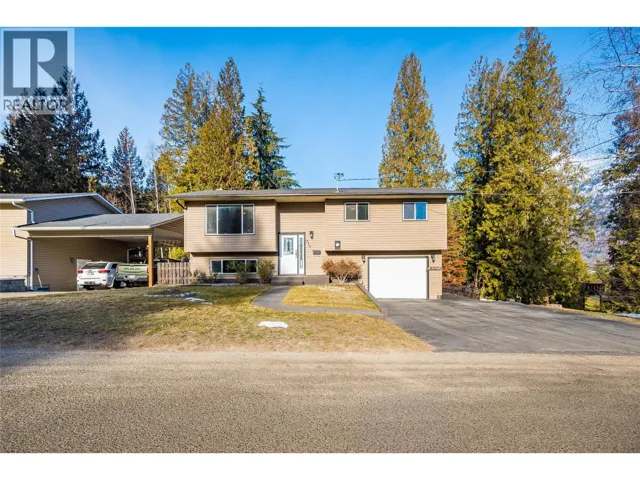 716 Lynnwood Crescent, Castlegar, British Columbia V1N1E2