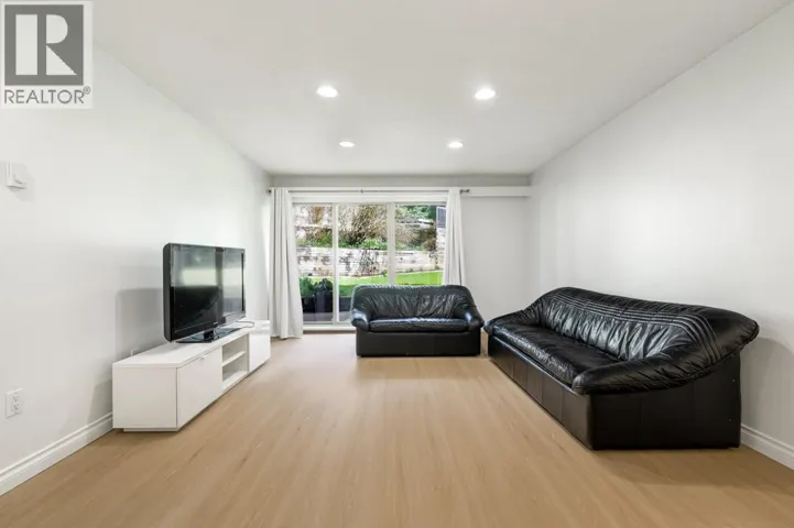 101 9857 MANCHESTER DRIVE, Burnaby, British Columbia V3N4P5