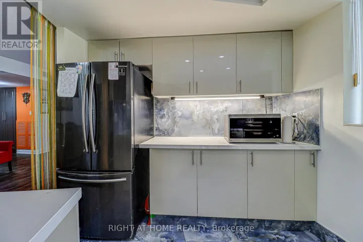 605 - 757 VICTORIA PARK AVENUE, Toronto (Oakridge), Ontario M4C5N8