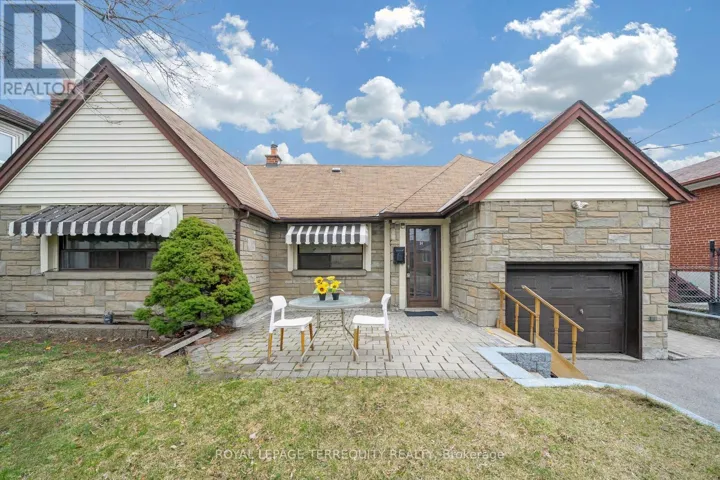 34 DOWNSVIEW AVENUE, Toronto (Downsview-Roding-CFB), Ontario M3M1C9