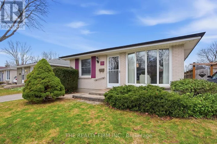 52 CLIFTON CRESCENT, London South (South Q), Ontario N6C3V8