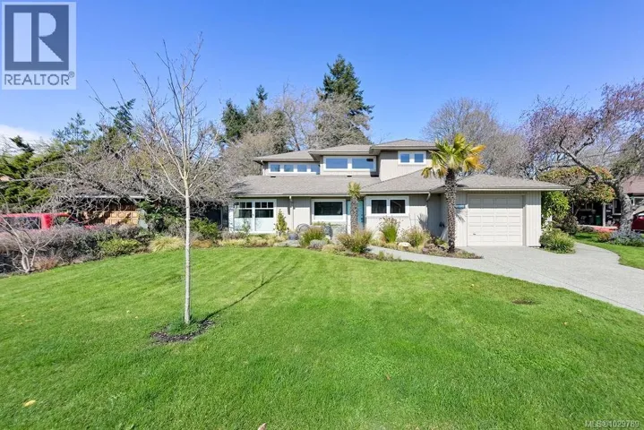 1866 Taylor St, Saanich, British Columbia V8R3G4