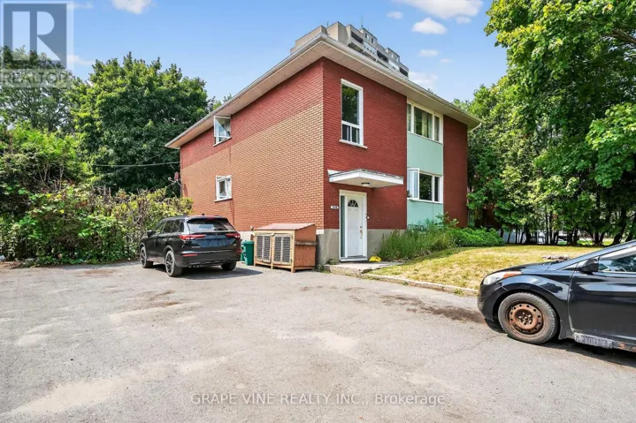1098 CLYDE AVENUE, Ottawa, Ontario K2C1Y2