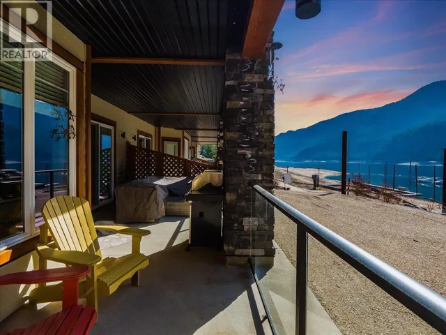 5570 Broadwater Road Unit# 117, Castlegar, British Columbia V1N0A1