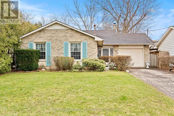 54 GROVE AVENUE, St. Catharines (Secord Woods), Ontario L2P1E1