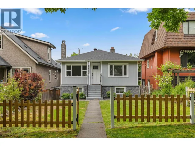 2641 E 5TH AVENUE, Vancouver, British Columbia V5M1N1