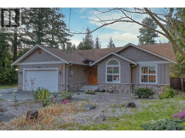 8029 SOUTHWOOD ROAD, Halfmoon Bay, British Columbia V0N1Y1