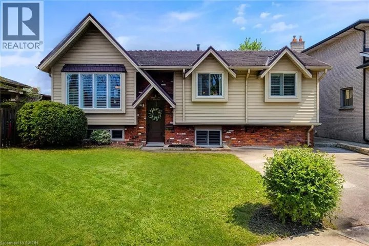 2 ASHWOOD Court, Hamilton, Ontario L8E3E1