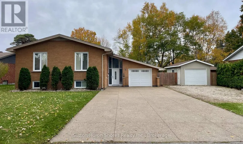 664 PINE GROVE DRIVE, Saugeen Shores, Ontario N0H2C3