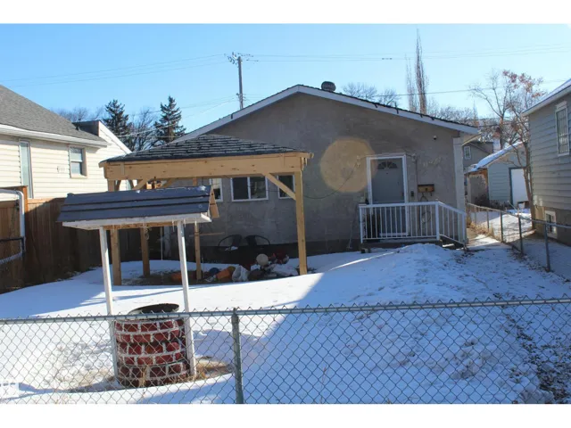 11927 96 ST NW, Edmonton, Alberta T5J2R4