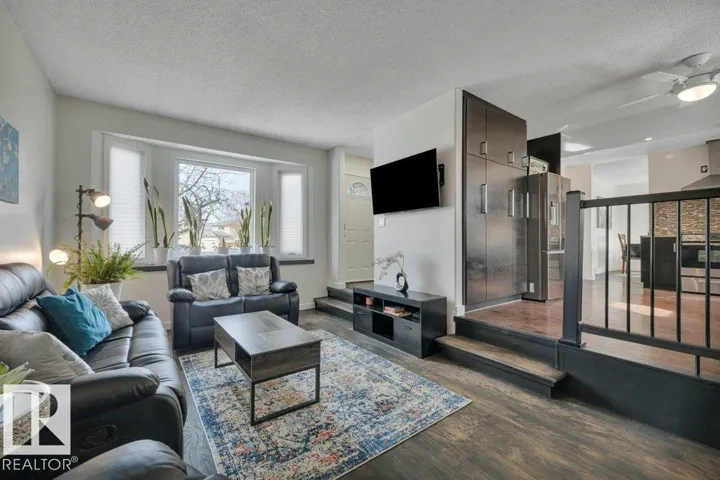 1939 68 ST NW NW, Edmonton, Alberta T6K2J1