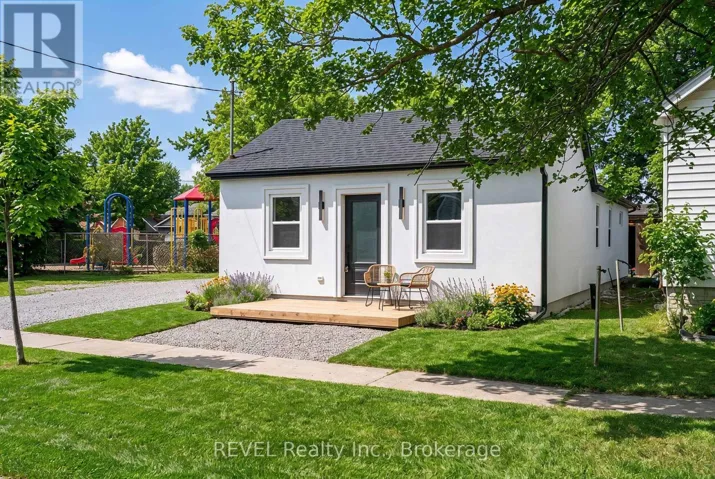 12 BAILEY STREET, St. Catharines (Western Hill), Ontario L2S1J4