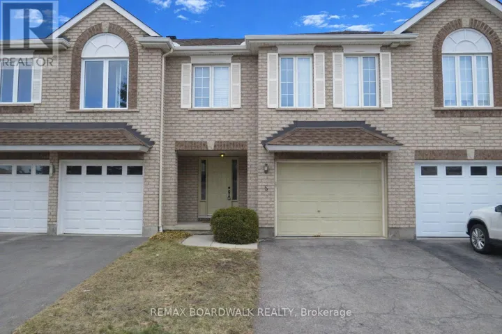 5 MAPLE PARK PRIVATE, Ottawa, Ontario K1T4A6
