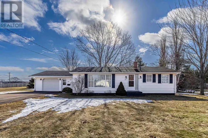 44 INGLESIDE Drive, Charlottetown, Prince Edward Island C1C1B9
